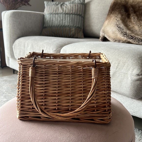 Beautiful Wicker Basket - Picture 7 of 8